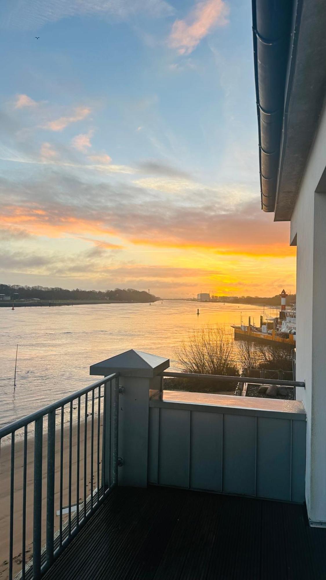 Gaestehaus Weserblick Am Weser-Sandstrand Berne Exterior foto